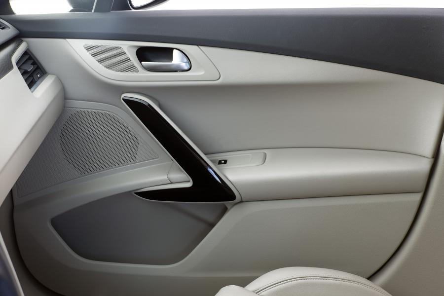 Peugeot 508 SW 2010 года  (фото 5 из 33)